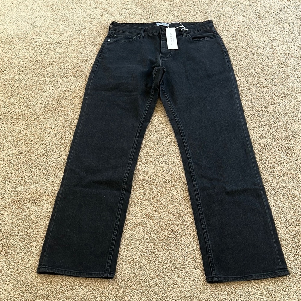 New! Five four mens SZ 33, will medium wash relaxed jeans.
